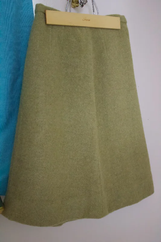 1960s Olive Green Wool Skirt with Mother of Pearl Style Button